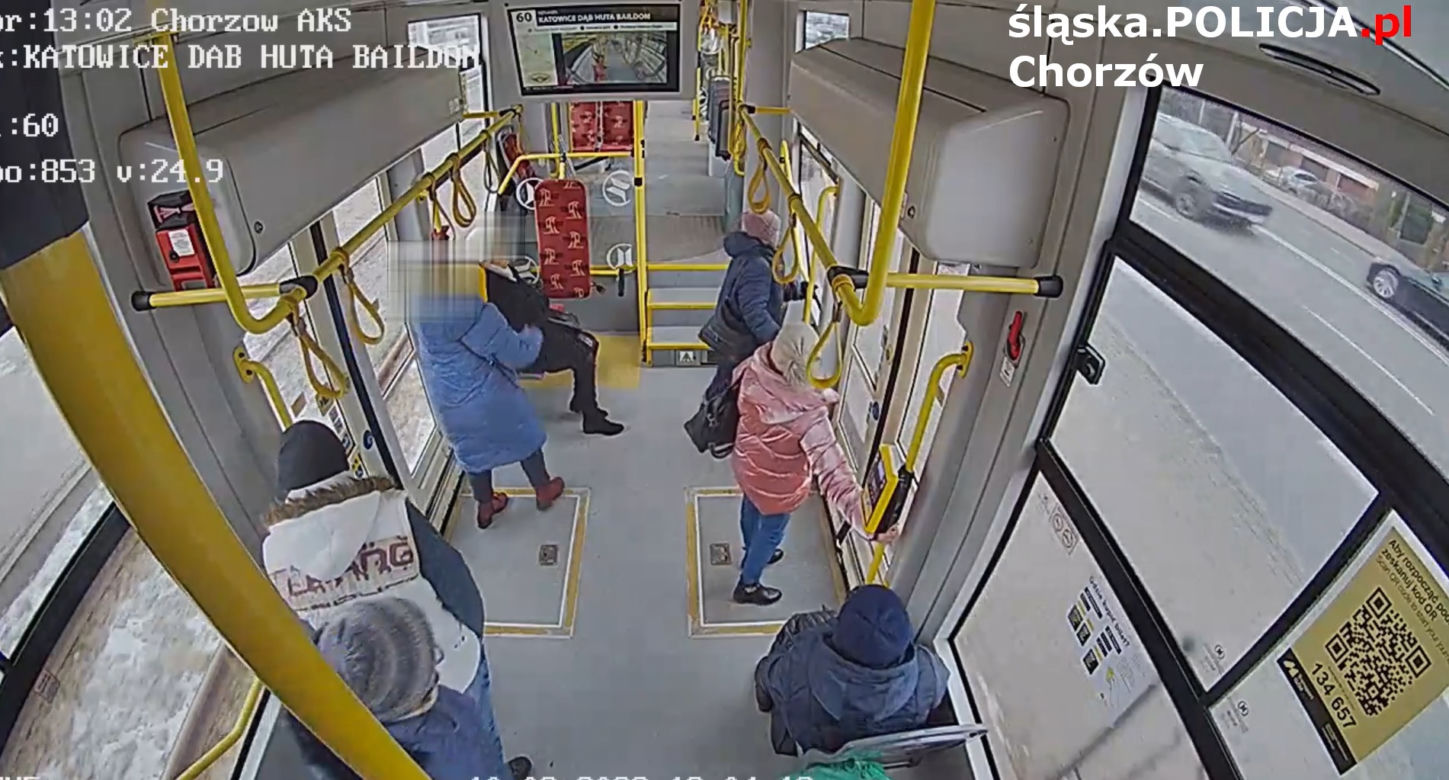 Chorzów. Piesza weszła wprost pod tramwaj. Szła z telefonem w ręce i słuchawkami w uszach
