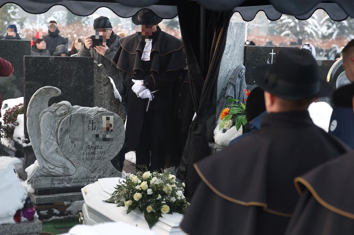 Pogrzeb tragicznie zmarłej 14-letniej Natalki z Andrychowa. Jej śmierć wstrząsnęła Polską