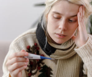Zaczyna się jak zwykłe przeziębienie, ale może zabić w kilkanaście godzin. Ekspertka PZH mówi, jak się chronić