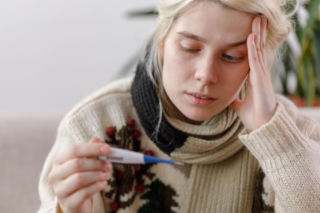 Zaczyna się jak zwykłe przeziębienie, ale może zabić w kilkanaście godzin. Ekspertka PZH mówi, jak się chronić