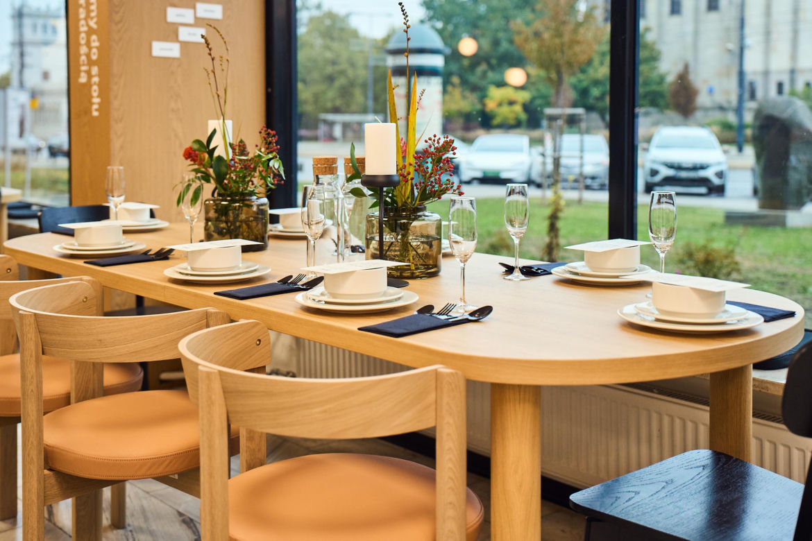 IKEA zaprasza do stołu i jedzenia nowościami i obniżonymi cenami
