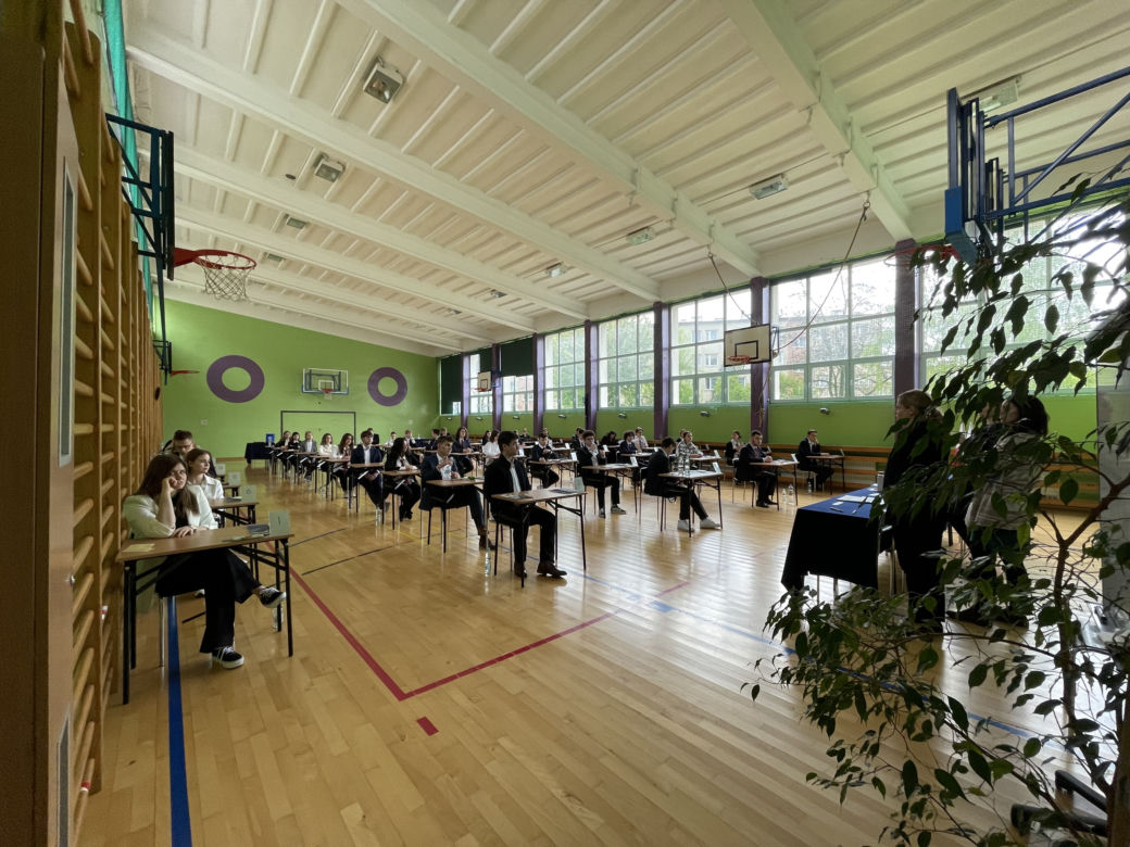 Matura 2023 z matematyki. Uczniowie z Krakowa rozpoczęli egzamin