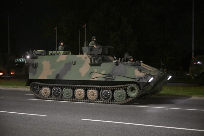 Nocna próba defilady wojskowej w Warszawie