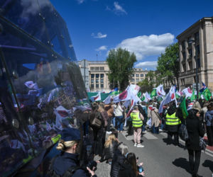 Protest pracowników ZUS w Warszawie przed Ministerstwem Finansów