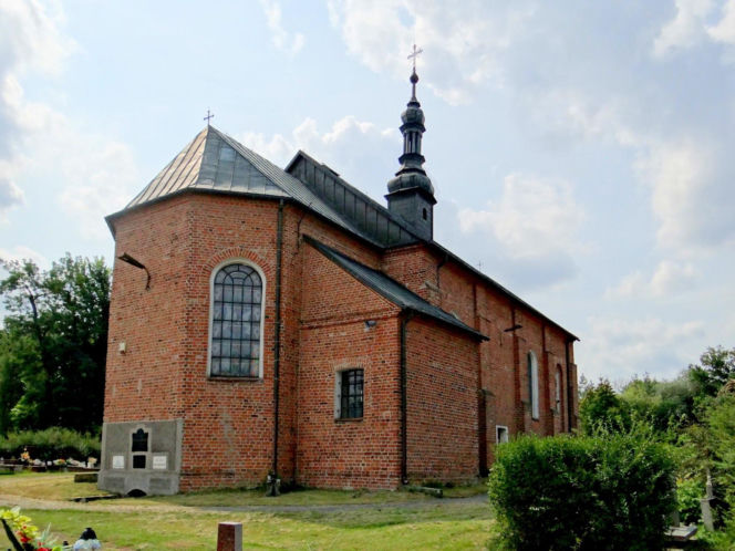 To jedno z najpiękniejszych miast w województwie łódzkim. Kiedyś było związane z Krakowem