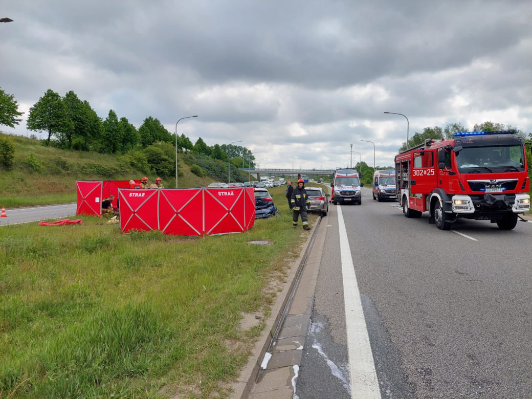 Tragiczny wypadek w Gdańsku. Auto stanęło w płomieniach. Kobieta nie żyje