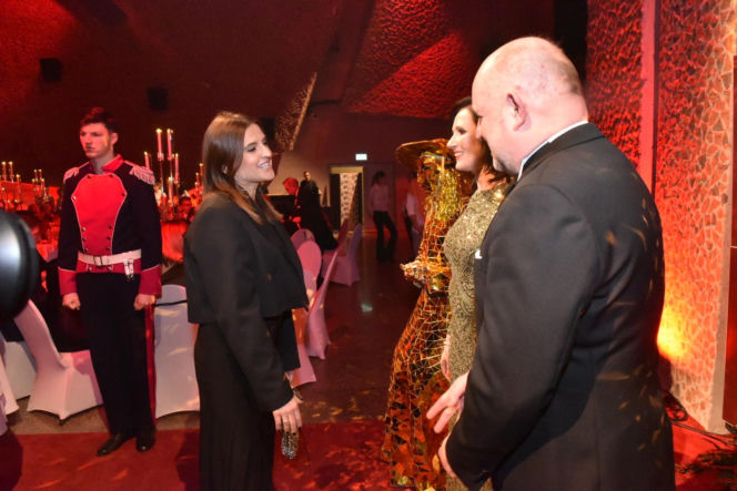 XIV Marszałkowski Bal Dobroczynny w CKK Jordanki. Zdjęcia ze środka. Efektowne kreacje VIP-ów