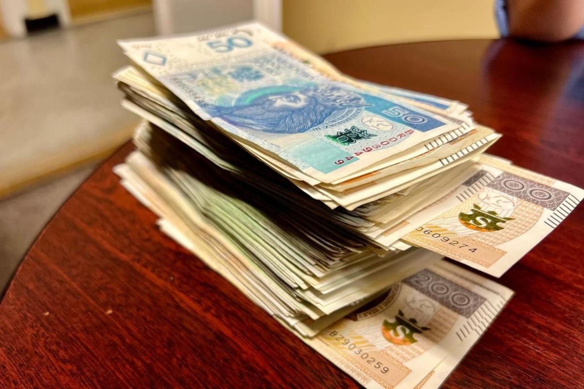 Seniorka oszukiwała seniorów z Małopolski i Podkarpacia! Pomagali jej dwaj taksówkarze
