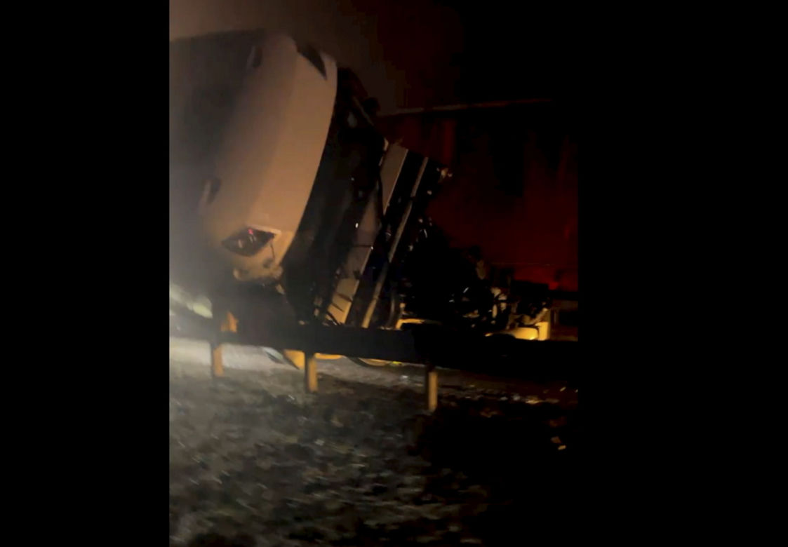 Dwie ciężarówki zderzyły się we mgle na autostradzie A1. Droga zablokowana