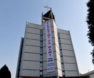 Tęsknimy za Wami - banner na kościele św. Ottona w Szczecinie