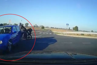 Motorowerzysta wzbił się w powietrze, bo kierowca zignorował znak! Groza pod Rawiczem