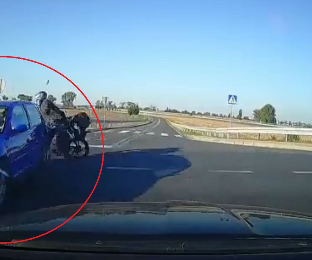 Straszny wypadek pod Rawiczem. Kierowca zignorował znak. Wszystko nagrała kamera!
