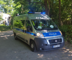 Pociąg potrącił mężczyznę przechodzącego przy zamkniętym szlabanie