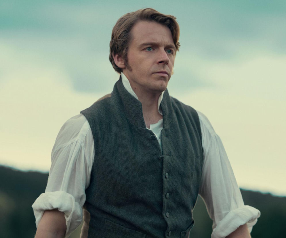 Jack Lowden jako pan Darcy w serialu Duma i uprzedzenie. O dacie premiery na Netflix przeczytasz na SE.