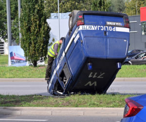 Na Prawobrzeżu dachował radiowóz