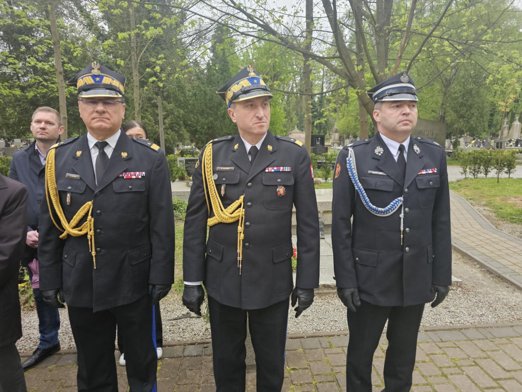 Kraków. Andrzej Duda ukląkł przed grobem posła PSL. Prezydent uczcił rocznicę katastrofy smoleńskiej