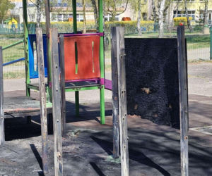 8-latek podpalił plac zabaw przy ul. Wyszyńskiego w Toruniu