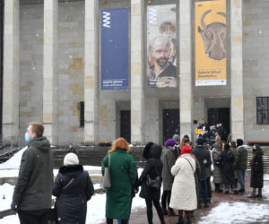 Gigantyczna kolejka do Muzeum Narodowego w Warszawie