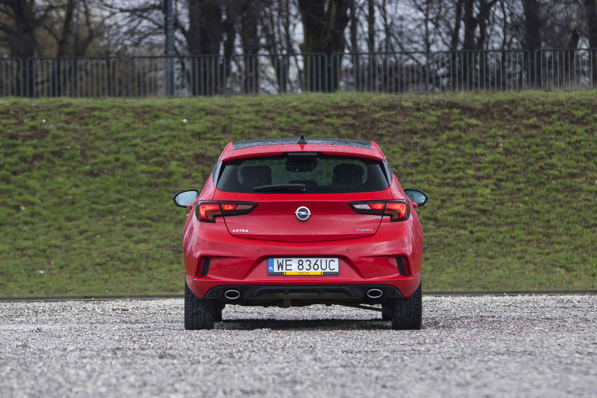 Opel Astra 1.6 Turbo 200 KM M6 Elite
