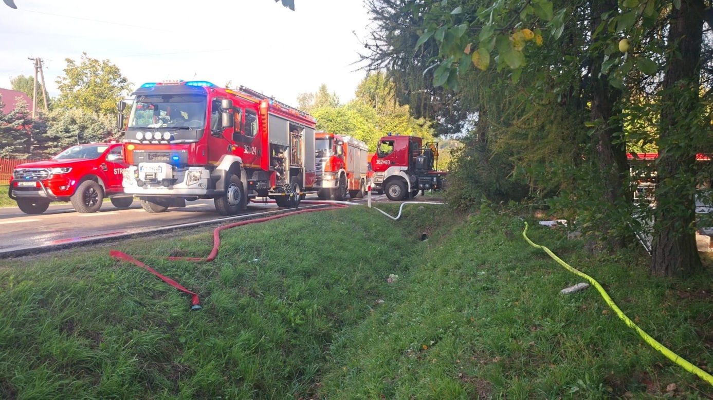 Wybuch gazu w domu w Porębie Radlnej. Ucierpiała ok. 50-letnia kobieta