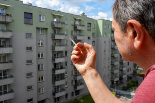 Zakaz palenia na balkonie coraz bliżej. Projekt ustawy jest już gotowy! 