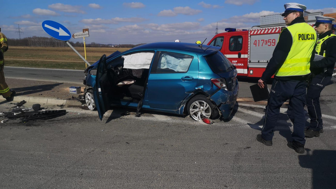 Rozbite auta i ranni na drodze. Wypadek w gminie Szczurowa [ZDJĘCIA]