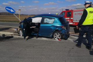 Wypadek w Niedzieliskach na DW 768. Trzy osoby ranne i duże utrudnienia w ruchu