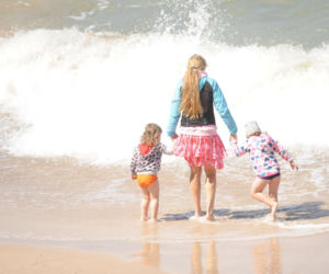 Anna Guzik z rodziną na plaży