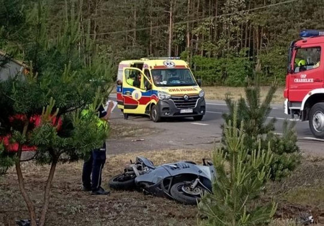 Śmiertelny wypadek pod Bełchatowem. 25-letni motocyklista wjechał pod koła ciężarówki [ZDJĘCIA]