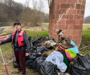Wyłowili tony śmieci z Nysy Kłodzkiej. Widok jest przerażający [ZDJĘCIA]