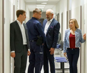 O mnie się nie martw 3 sezon odc. 12. Marek Kaszuba (Krzysztof Stelmaszyk), Marcin (Stefan Pawłowski), Iga (Joanna Kulig)