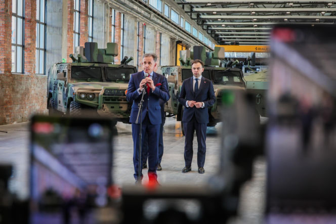 Rosomak z gigantycznym wsparciem 57 mln zł. Zwiększenie produkcji i linia dla Legwanów