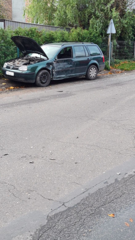 Bus wjechał w ścianę domu. Groźny wypadek pod Mogilnem! [ZDJĘCIA]
