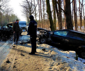 Czołowe zderzenie aut pod Warszawą