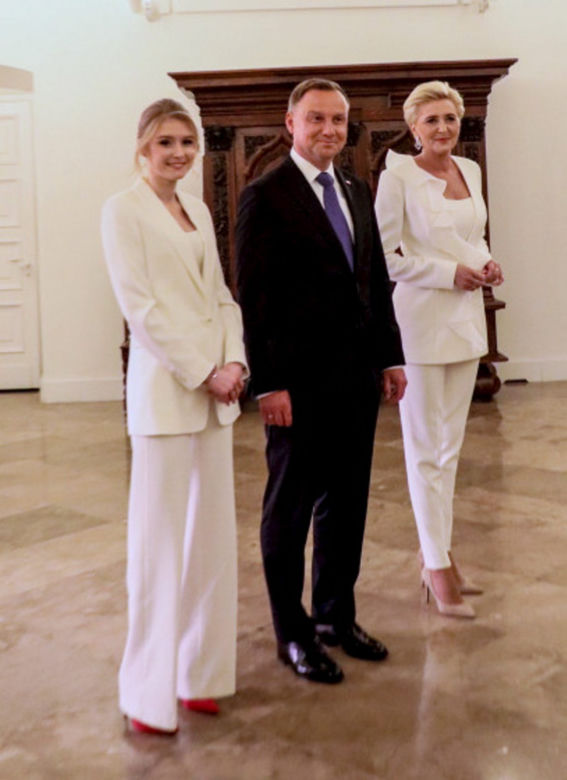 Agata Duda, Kinga Duda. Damy w bieli.