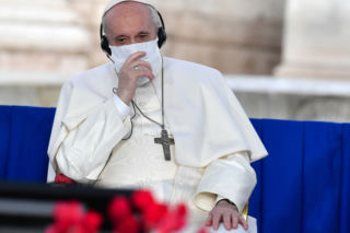 Ktoś wysłał do papieża... KOPERTĘ Z NABOJAMI! Paczka jest z Francji 