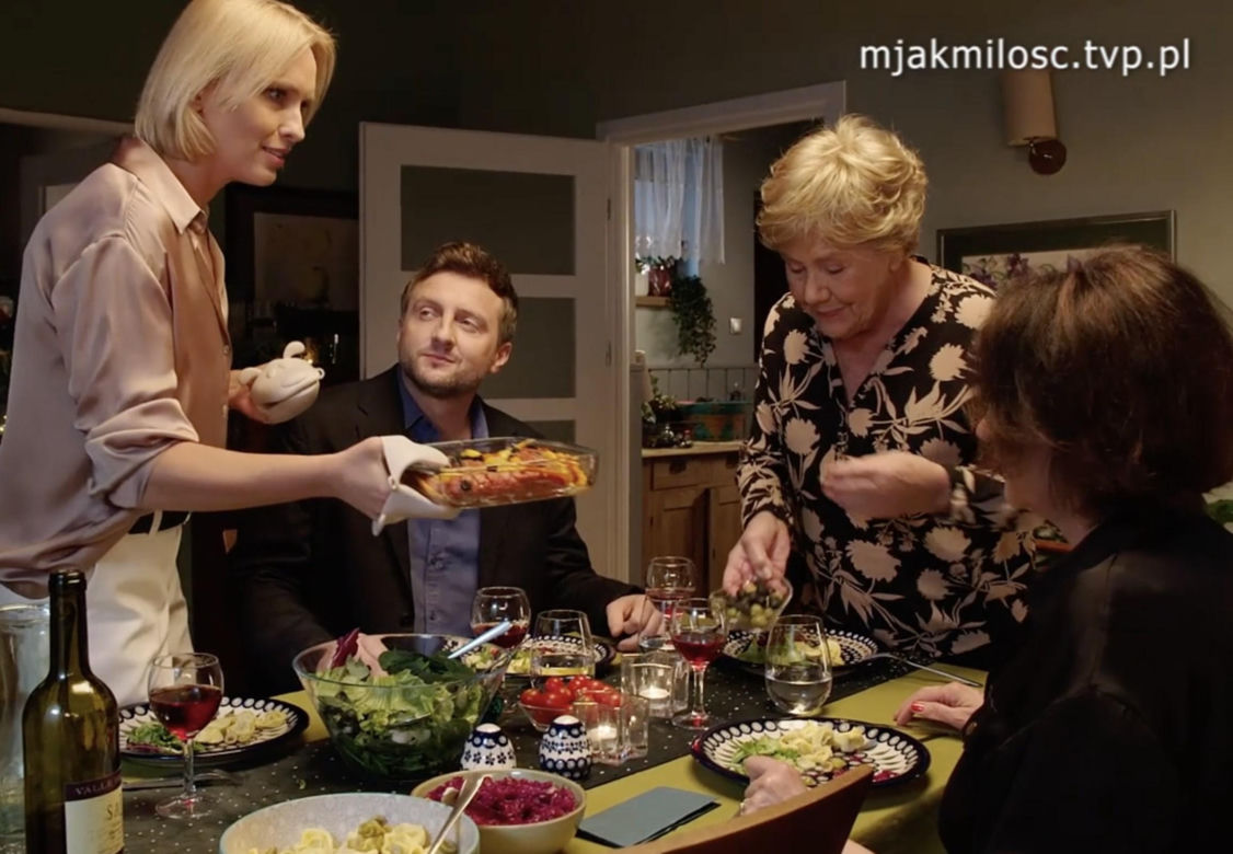  M jak miłość. Chora Dorota przyjęta do rodziny Mostowiaków w nowym sezonie. Będzie nową wnuczką Barbary - ZDJĘCIA, WIDEO