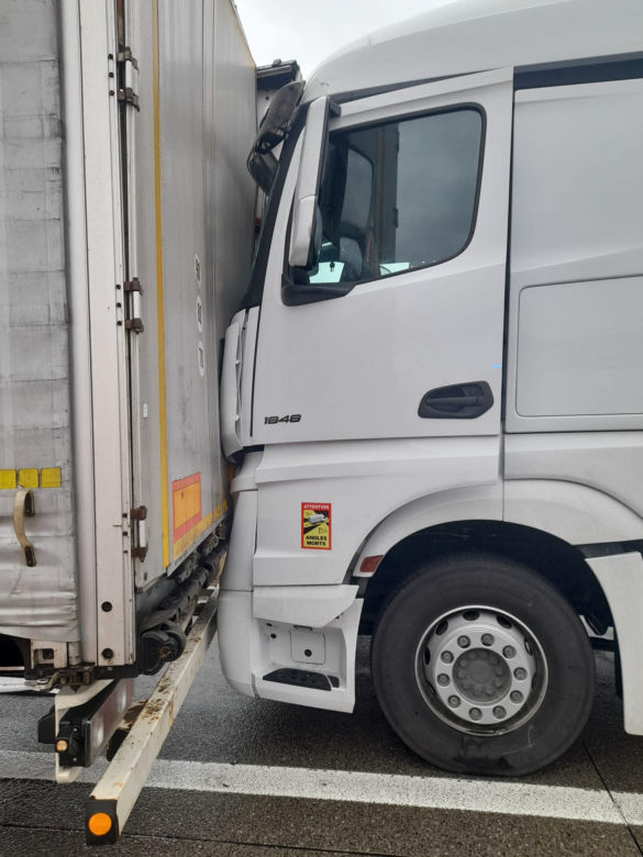 Wypadek na Autostradzie A1 w Częstochowie. Zderzyły się trzy TIRy