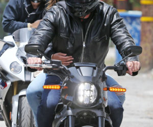 Ben Affleck i Ana de Armas na Harleyu
