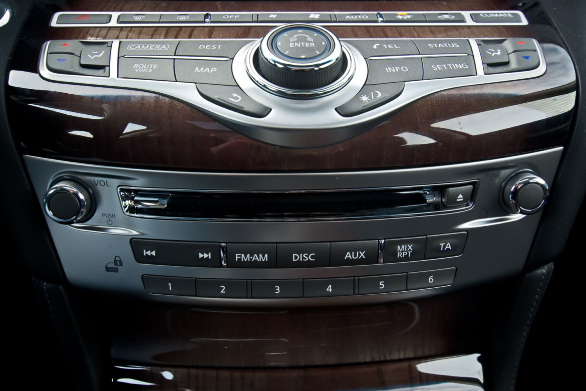 Infiniti Q70h Premium Tech