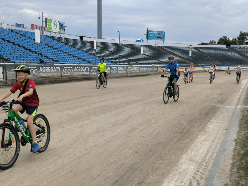 Rowerowa Stolica Polski - kręcili kilometry na stadionie w Lesznie