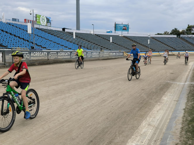Rowerowa Stolica Polski - kręcili kilometry na stadionie w Lesznie