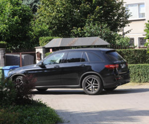 Bartłomiej Misiewicz w Mercedesie Klasy GLC 250 4MATIC