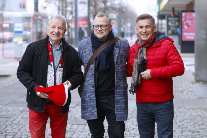 Sportowcy i aktorzy pod siedzibą TVN