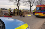 Wypadek pod Iławą. Mitsubishi roztrzaskało się na drzewie! Pięć osób rannych, w tym jedna walczy o życie