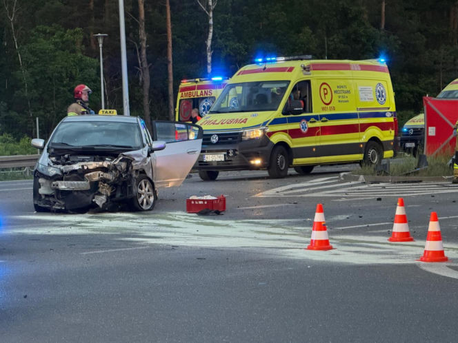 Tragiczny wypadek w Ząbkach. Nie żyje jeden z mężczyzn podróżujących Audi