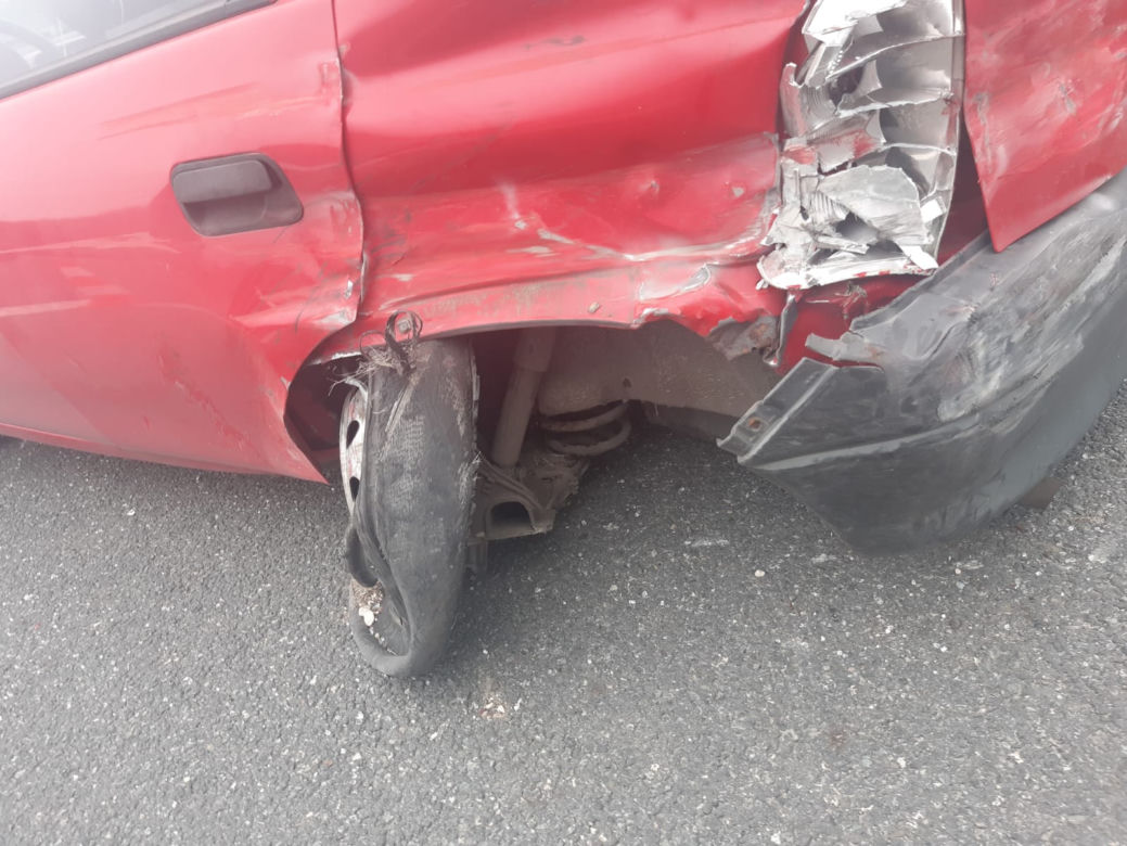 Wystrzał opony na A4 koło Tarnowa