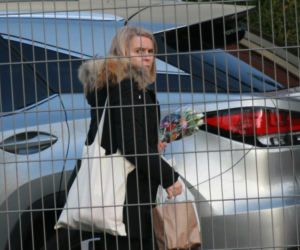 Małgorzata Tusk dokarmia i pociesza męża