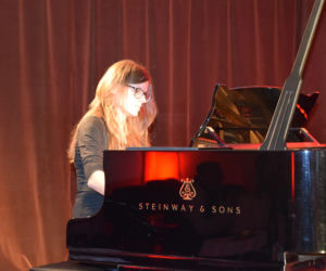 Koncert wybitnego pianisty i uzdolnionej stypendystki w Lasecznie