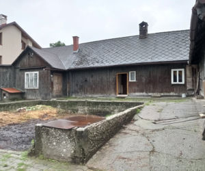 Pierwsza chata trafi do skansenu w Branicach